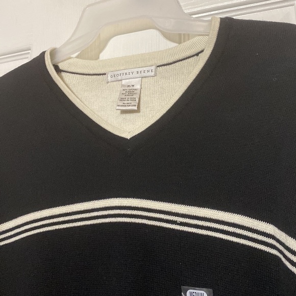 Geoffrey Beene Mens pullover v-neck long sleeve sweater; size: Medium - Picture 3 of 5